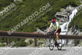 Fotó #3358158 | 05-07-2023 12:51 | Passo Dello Stelvio - Vízesés kanyar Bicajosok