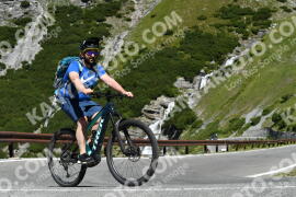Fotó #2336062 | 17-07-2022 11:11 | Passo Dello Stelvio - Vízesés kanyar Bicajosok