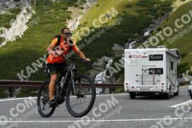 Fotó #4069409 | 25-08-2023 11:06 | Passo Dello Stelvio - Vízesés kanyar Bicajosok