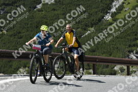 Fotó #3521616 | 17-07-2023 14:17 | Passo Dello Stelvio - Vízesés kanyar Bicajosok