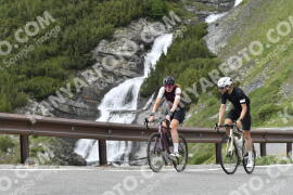 Fotó #3303601 | 01-07-2023 15:16 | Passo Dello Stelvio - Vízesés kanyar Bicajosok