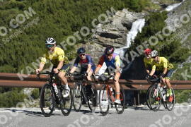 Photo #3225168 | 25-06-2023 09:34 | Passo Dello Stelvio - Waterfall curve BICYCLES