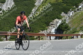 Photo #2380088 | 24-07-2022 09:40 | Passo Dello Stelvio - Waterfall curve BICYCLES