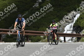Fotó #3578935 | 26-07-2023 10:51 | Passo Dello Stelvio - Vízesés kanyar Bicajosok