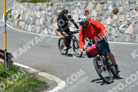 Fotó #2138110 | 17-06-2022 14:20 | Passo Dello Stelvio - Vízesés kanyar Bicajosok