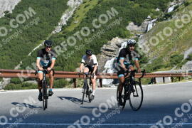 Photo #2397585 | 25-07-2022 09:34 | Passo Dello Stelvio - Waterfall curve BICYCLES