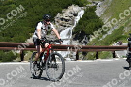 Fotó #2322759 | 16-07-2022 11:18 | Passo Dello Stelvio - Vízesés kanyar Bicajosok