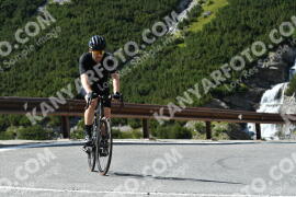 Fotó #2631406 | 13-08-2022 15:51 | Passo Dello Stelvio - Vízesés kanyar Bicajosok