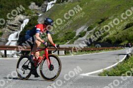 Photo #2175682 | 23-06-2022 10:07 | Passo Dello Stelvio - Waterfall BICYCLE riders