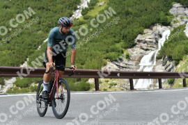 Photo #2411433 | 26-07-2022 12:54 | Passo Dello Stelvio - Waterfall curve BICYCLES