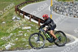 Photo #2400365 | 25-07-2022 12:33 | Passo Dello Stelvio - Waterfall curve BICYCLES