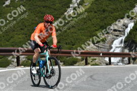 Photo #2137169 | 17-06-2022 11:00 | Passo Dello Stelvio - Waterfall BICYCLE riders
