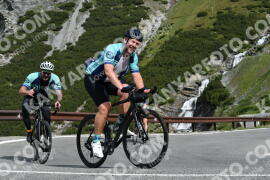 Photo #2173001 | 21-06-2022 09:41 | Passo Dello Stelvio - Waterfall BICYCLE riders
