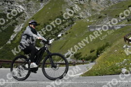 Fotó #3621372 | 29-07-2023 11:43 | Passo Dello Stelvio - Vízesés kanyar Bicajosok