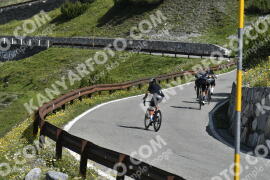 Fotó #3350024 | 04-07-2023 10:27 | Passo Dello Stelvio - Vízesés kanyar Bicajosok