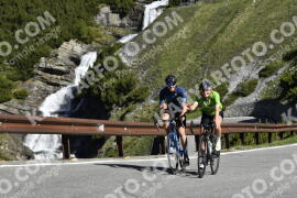Photo #2108915 | 08-06-2022 09:20 | Passo Dello Stelvio - Waterfall BICYCLE riders