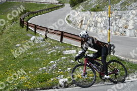 Fotó #3106090 | 15-06-2023 16:01 | Passo Dello Stelvio - Vízesés kanyar Bicajosok