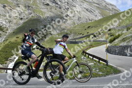 Fotó #3124288 | 17-06-2023 10:31 | Passo Dello Stelvio - Vízesés kanyar Bicajosok