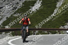 Fotó #3230793 | 25-06-2023 11:50 | Passo Dello Stelvio - Vízesés kanyar Bicajosok