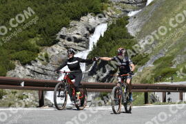 Fotó #2113976 | 10-06-2022 11:29 | Passo Dello Stelvio - Vízesés kanyar Bicajosok