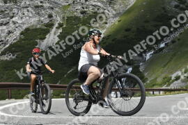 Fotó #3518403 | 17-07-2023 11:54 | Passo Dello Stelvio - Vízesés kanyar Bicajosok
