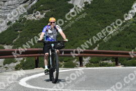 Fotó #2382148 | 24-07-2022 10:54 | Passo Dello Stelvio - Vízesés kanyar Bicajosok