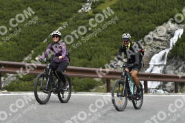 Fotó #3759469 | 08-08-2023 10:05 | Passo Dello Stelvio - Vízesés kanyar Bicajosok