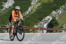 Fotó #2380072 | 24-07-2022 09:38 | Passo Dello Stelvio - Vízesés kanyar Bicajosok