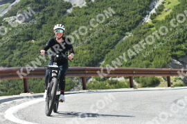 Photo #2161049 | 19-06-2022 15:39 | Passo Dello Stelvio - Waterfall curve BICYCLES