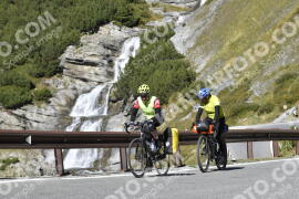 Fotó #2891686 | 21-09-2022 11:51 | Passo Dello Stelvio - Vízesés kanyar Bicajosok