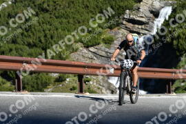 Photo #2183342 | 25-06-2022 09:15 | Passo Dello Stelvio - Waterfall curve BICYCLES