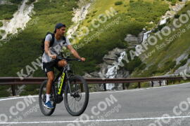 Fotó #4069395 | 25-08-2023 11:06 | Passo Dello Stelvio - Vízesés kanyar Bicajosok
