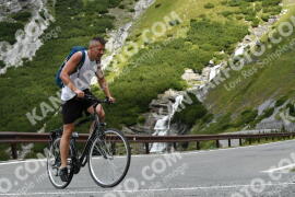 Photo #2409977 | 26-07-2022 11:27 | Passo Dello Stelvio - Waterfall curve BICYCLES