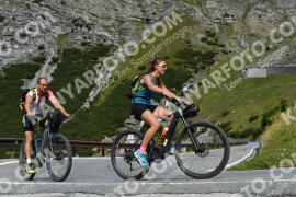 Fotó #2625280 | 13-08-2022 11:15 | Passo Dello Stelvio - Vízesés kanyar Bicajosok