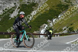 Fotó #4139110 | 03-09-2023 10:45 | Passo Dello Stelvio - Vízesés kanyar Bicajosok