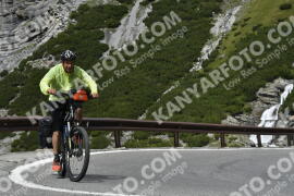 Fotó #3763792 | 08-08-2023 11:57 | Passo Dello Stelvio - Vízesés kanyar Bicajosok
