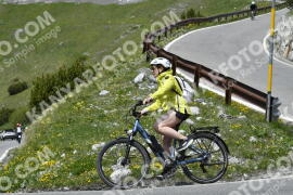 Fotó #3160374 | 18-06-2023 13:40 | Passo Dello Stelvio - Vízesés kanyar Bicajosok