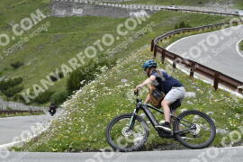 Fotó #3450274 | 14-07-2023 15:40 | Passo Dello Stelvio - Vízesés kanyar Bicajosok