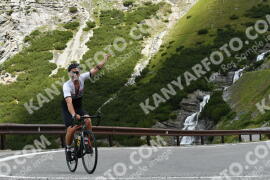 Fotó #2410126 | 26-07-2022 11:31 | Passo Dello Stelvio - Vízesés kanyar Bicajosok