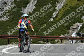 Fotó #2667498 | 16-08-2022 10:44 | Passo Dello Stelvio - Vízesés kanyar Bicajosok