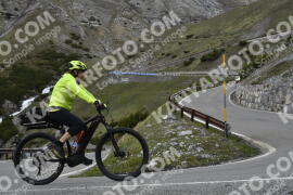 Fotó #3036897 | 03-06-2023 10:45 | Passo Dello Stelvio - Vízesés kanyar Bicajosok