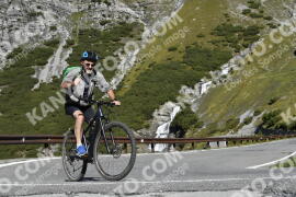Fotó #2841734 | 10-09-2022 10:19 | Passo Dello Stelvio - Vízesés kanyar Bicajosok