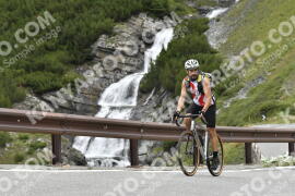 Fotó #3726774 | 05-08-2023 11:46 | Passo Dello Stelvio - Vízesés kanyar Bicajosok
