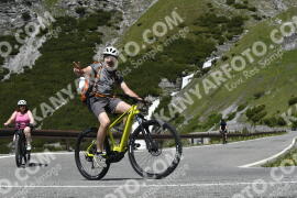 Fotó #3240284 | 26-06-2023 12:23 | Passo Dello Stelvio - Vízesés kanyar Bicajosok