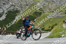 Fotó #2461870 | 31-07-2022 11:03 | Passo Dello Stelvio - Vízesés kanyar Bicajosok