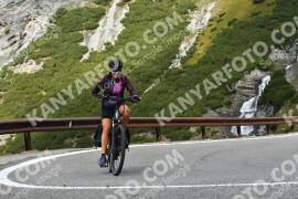 Fotó #4267689 | 16-09-2023 10:49 | Passo Dello Stelvio - Vízesés kanyar Bicajosok