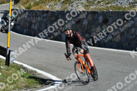 Fotó #4200280 | 08-09-2023 10:43 | Passo Dello Stelvio - Vízesés kanyar Bicajosok