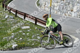 Photo #3243078 | 26-06-2023 15:40 | Passo Dello Stelvio - Waterfall curve BICYCLES