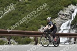 Fotó #3362736 | 06-07-2023 11:41 | Passo Dello Stelvio - Vízesés kanyar Bicajosok