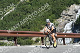 Photo #2368523 | 22-07-2022 09:53 | Passo Dello Stelvio - Waterfall curve BICYCLES